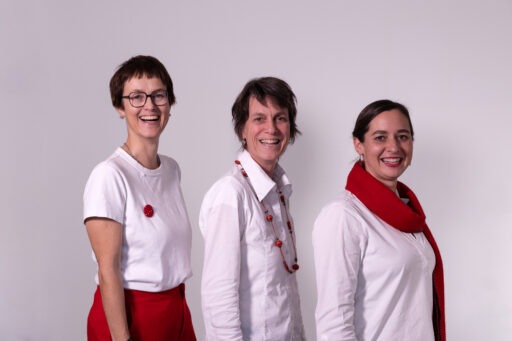 Foto von capito Careum. Drei Frauen vor weißem Hintergrund.